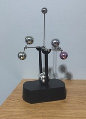Toy Smith Mini Jupiter Pendulum Kinetic Energy Desk Sculpture Works Great