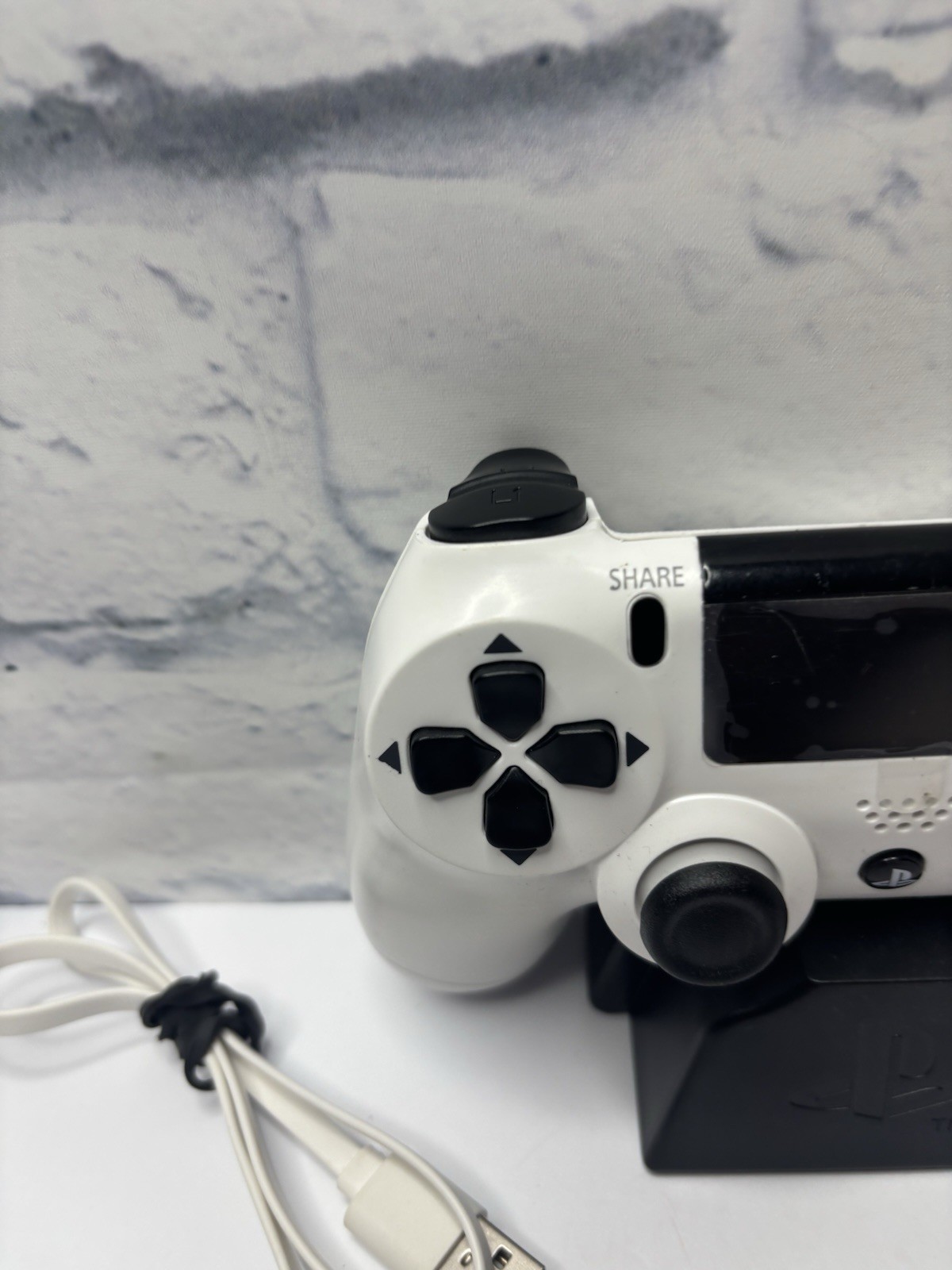 PlayStation Controller (White) Alarm Clock by Paladone USB Input PS4 gallery