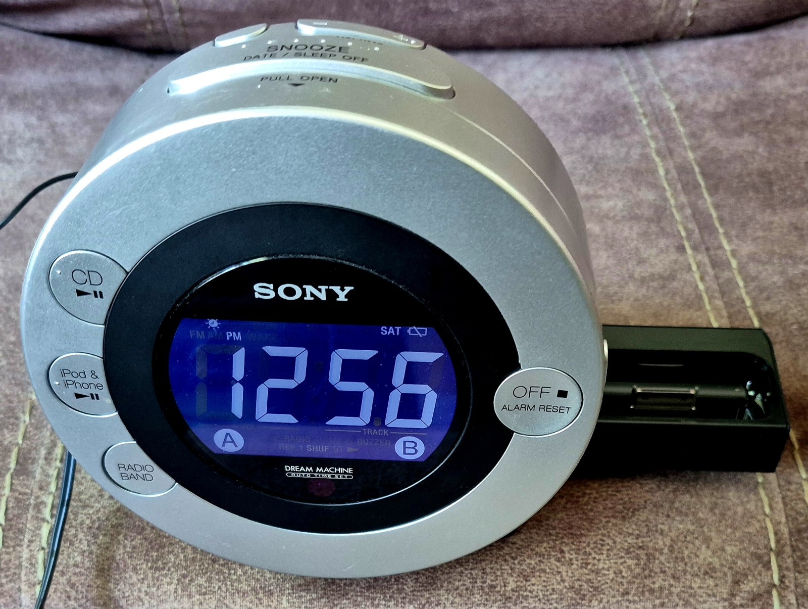 Sony Dream Machine ICF-CD3IP FM/AM Clock Radio, CD & Ipod Dock w/Remote Tested gallery