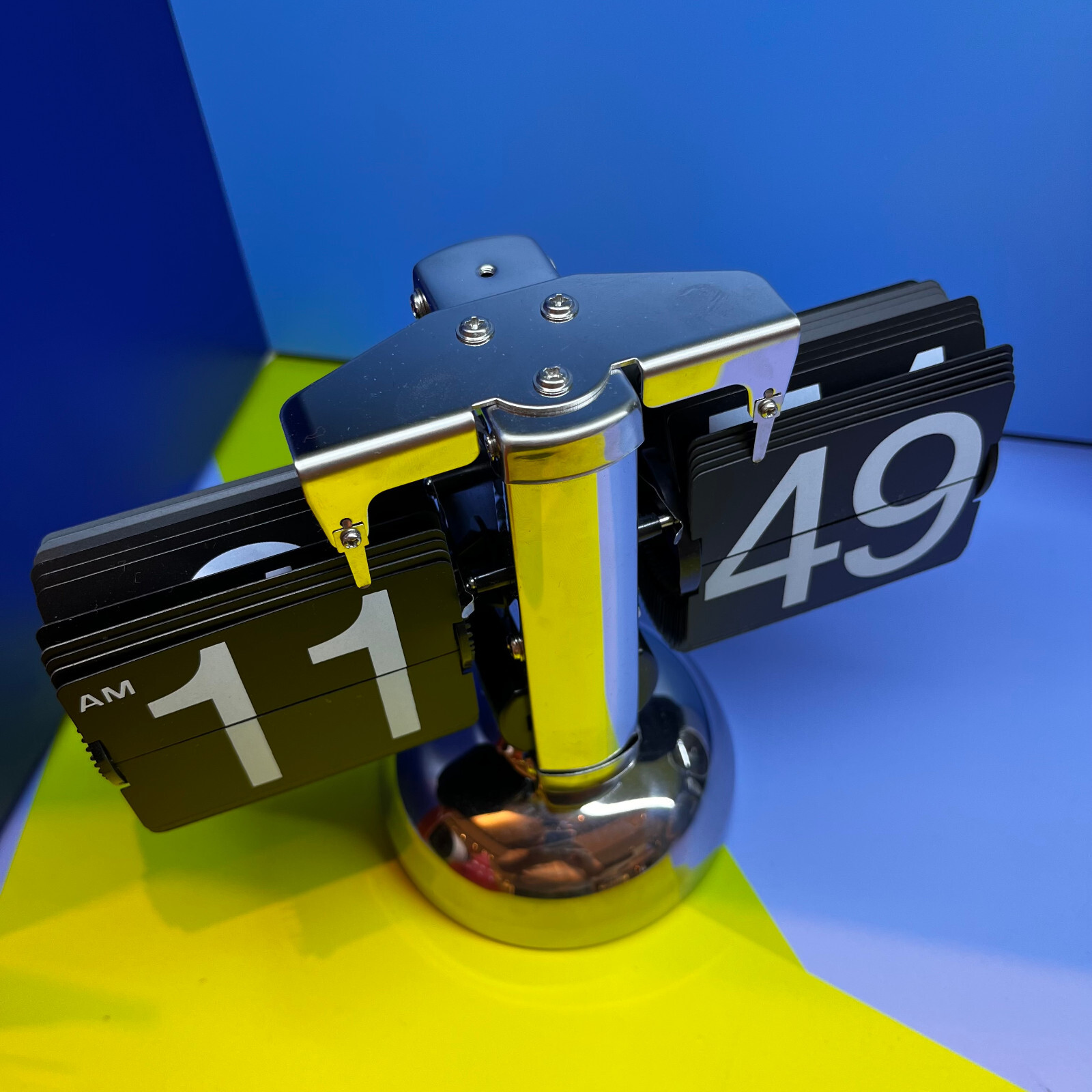 High-Quality Durable Retro Digital Scale Flip Desk Clock with Metal Stand gallery
