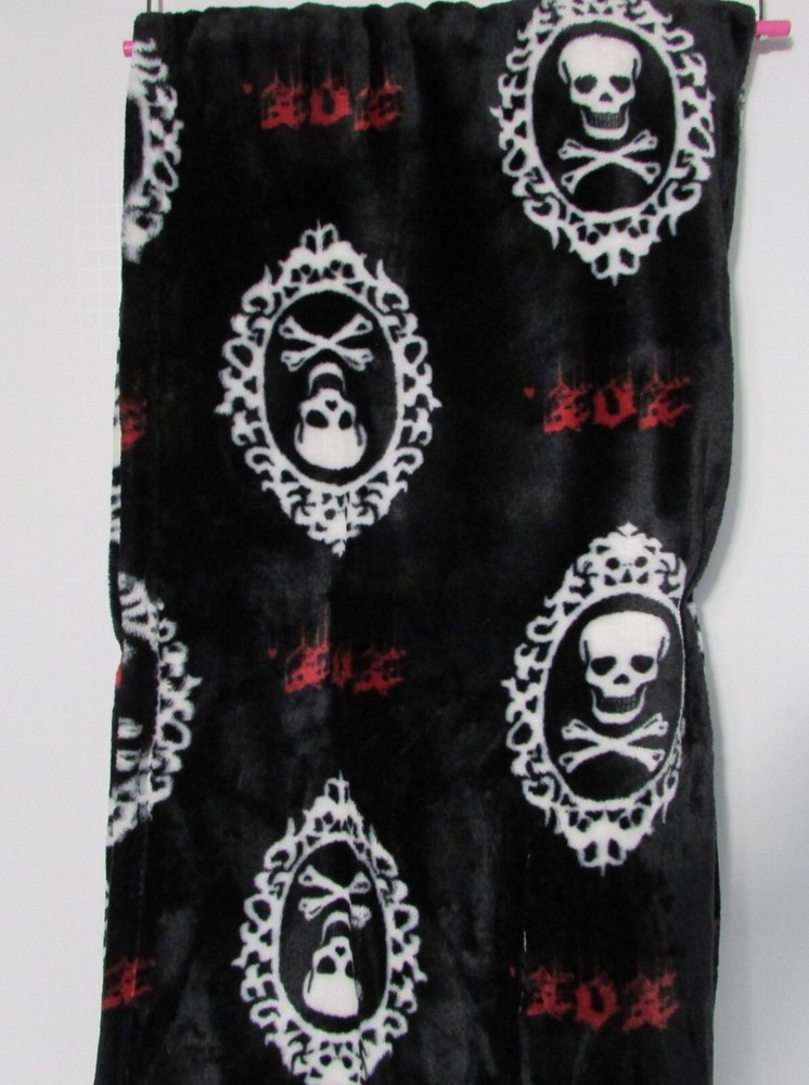 Betsey Johnson Skulls Plush Throw Blanket 50 x 60 Black Multi NWT