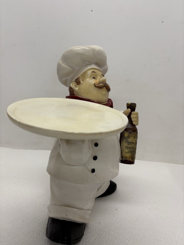 Decmode Polystone Kitchen Decorative Chef Sculpture White Uniform Red Scarf gallery