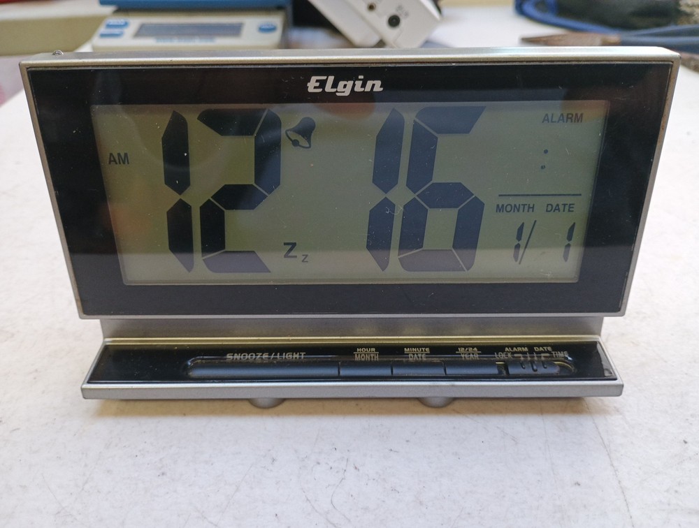 Elgin Battery Powered Smartlite LCD Digital Alarm Clock Works
