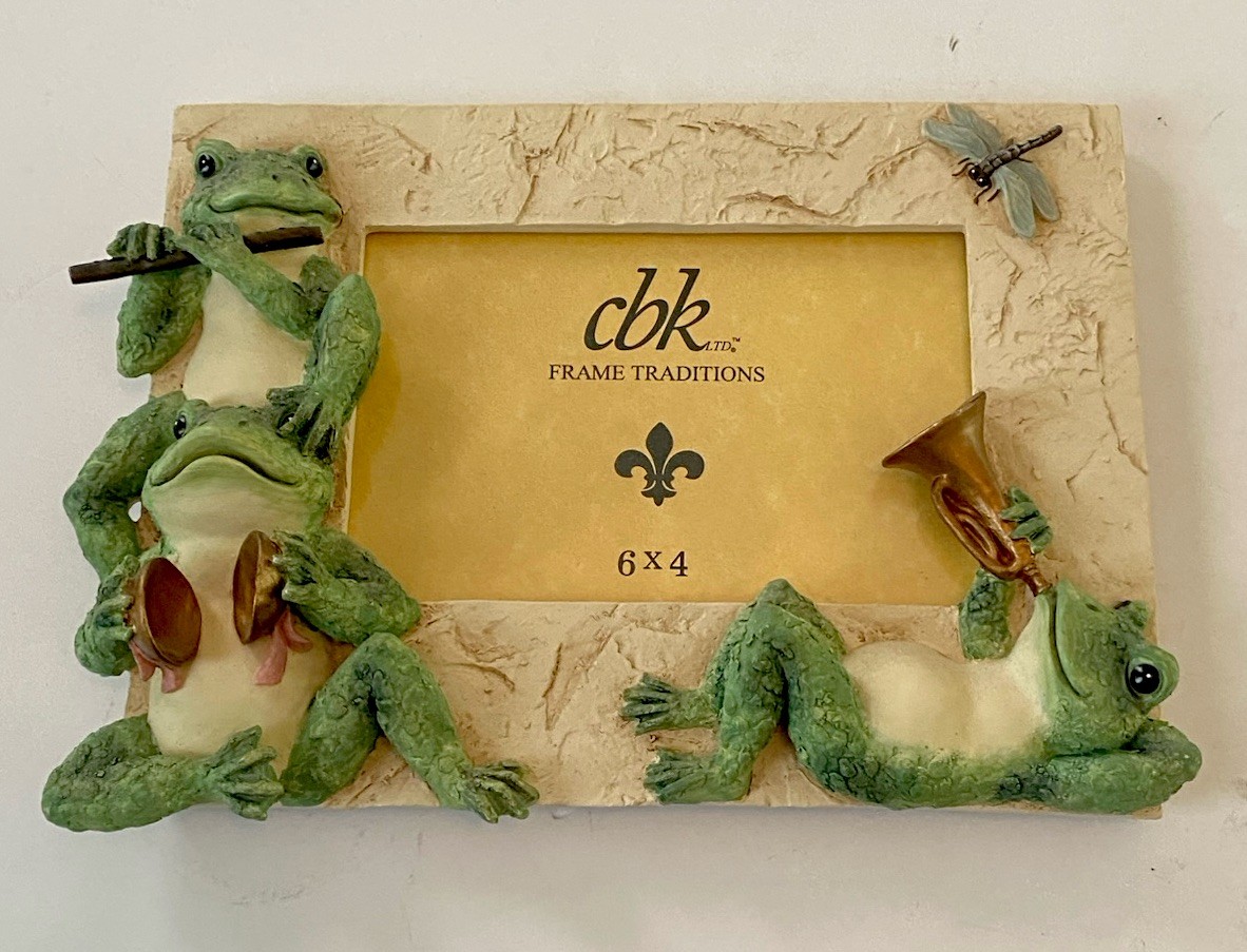 Instrument Frog Frame ~ CBK LTD Frame Traditions ~ 6 X 4 ~ Biege Green ~ 3D ~New gallery
