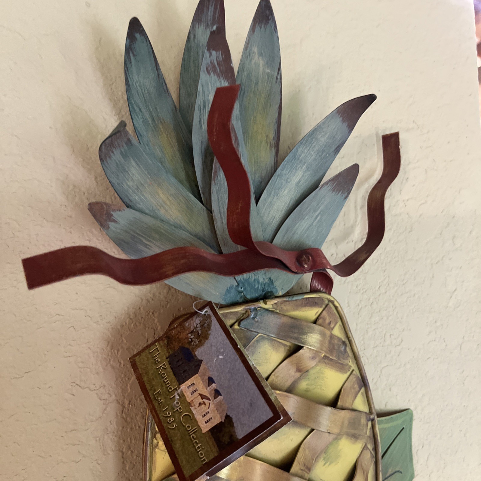 Round Top Collection Rustic Painted Metal Pineapple Door Garden Sign NWT gallery