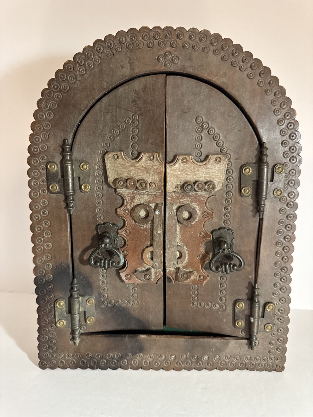 Vintage Medieval Style Leather Key Cabinet - Arched Wall Decor - Gothic 5 Hook gallery