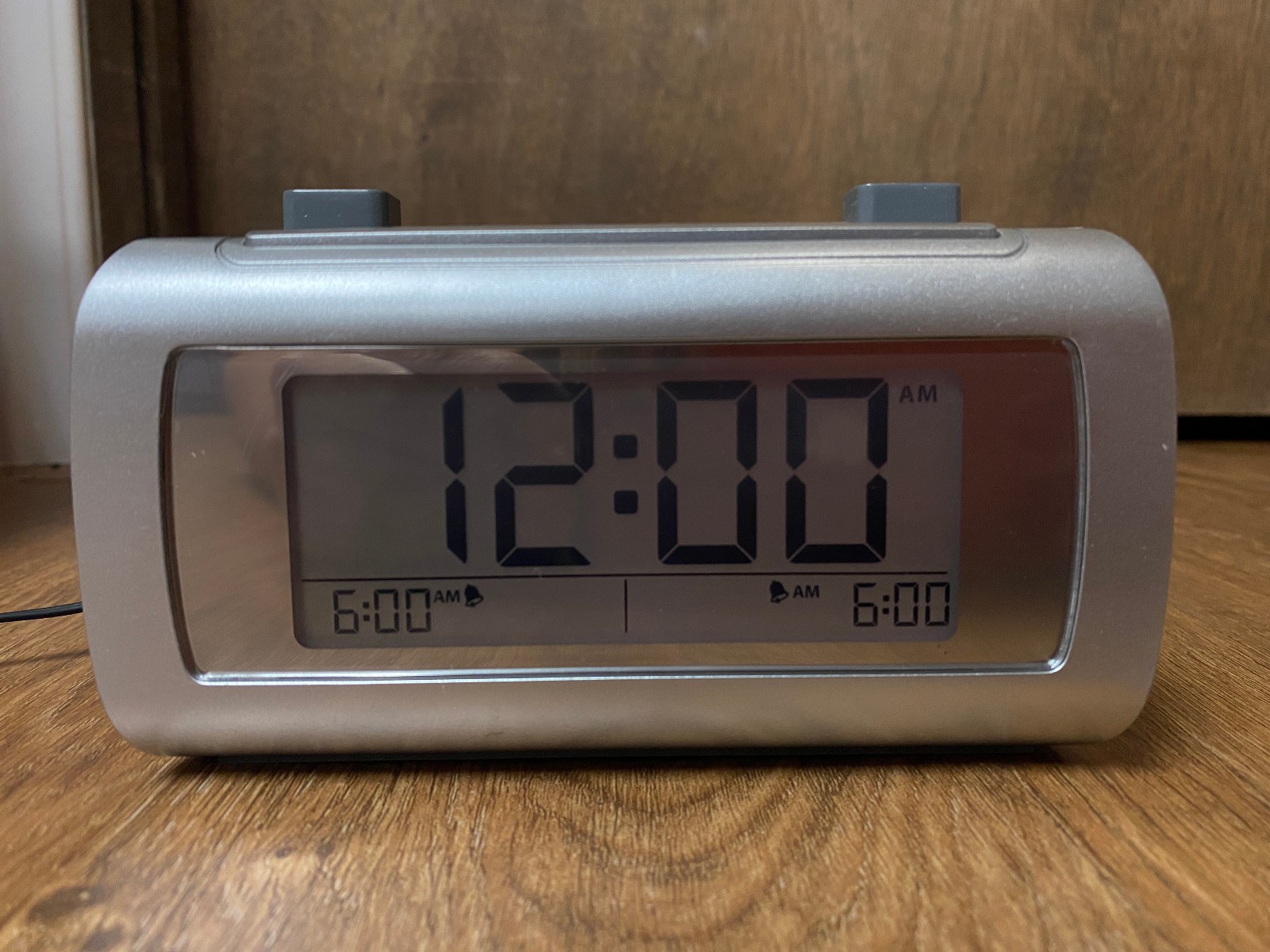 Brookstone TimeSmart Self Setting Digital Dual Alarm Clock Model 4510 gallery