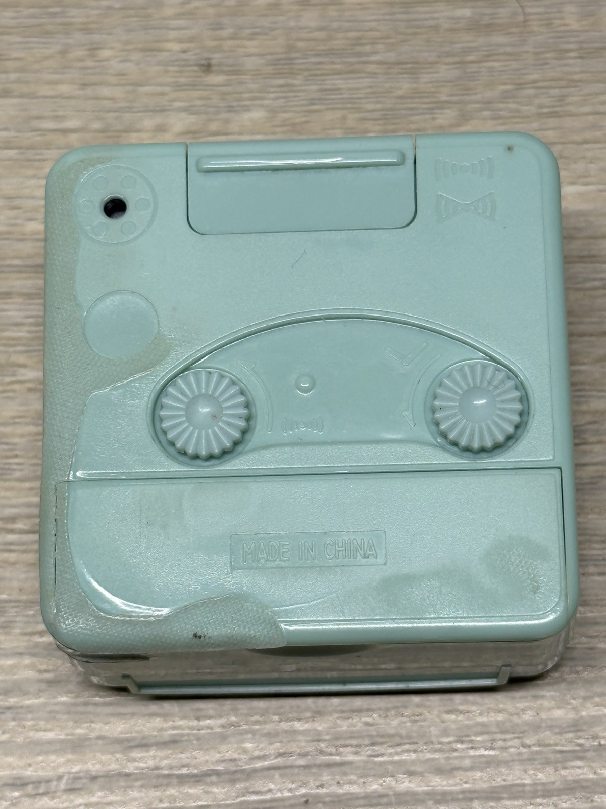 Small Battery Operated Peakeep Analog Travel Alarm Clock Silent/No Tick/Snooze gallery