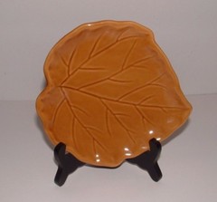 Leaf Maple Shade Decorative Plate, With Display Stand, Age Unknown, pre-owned