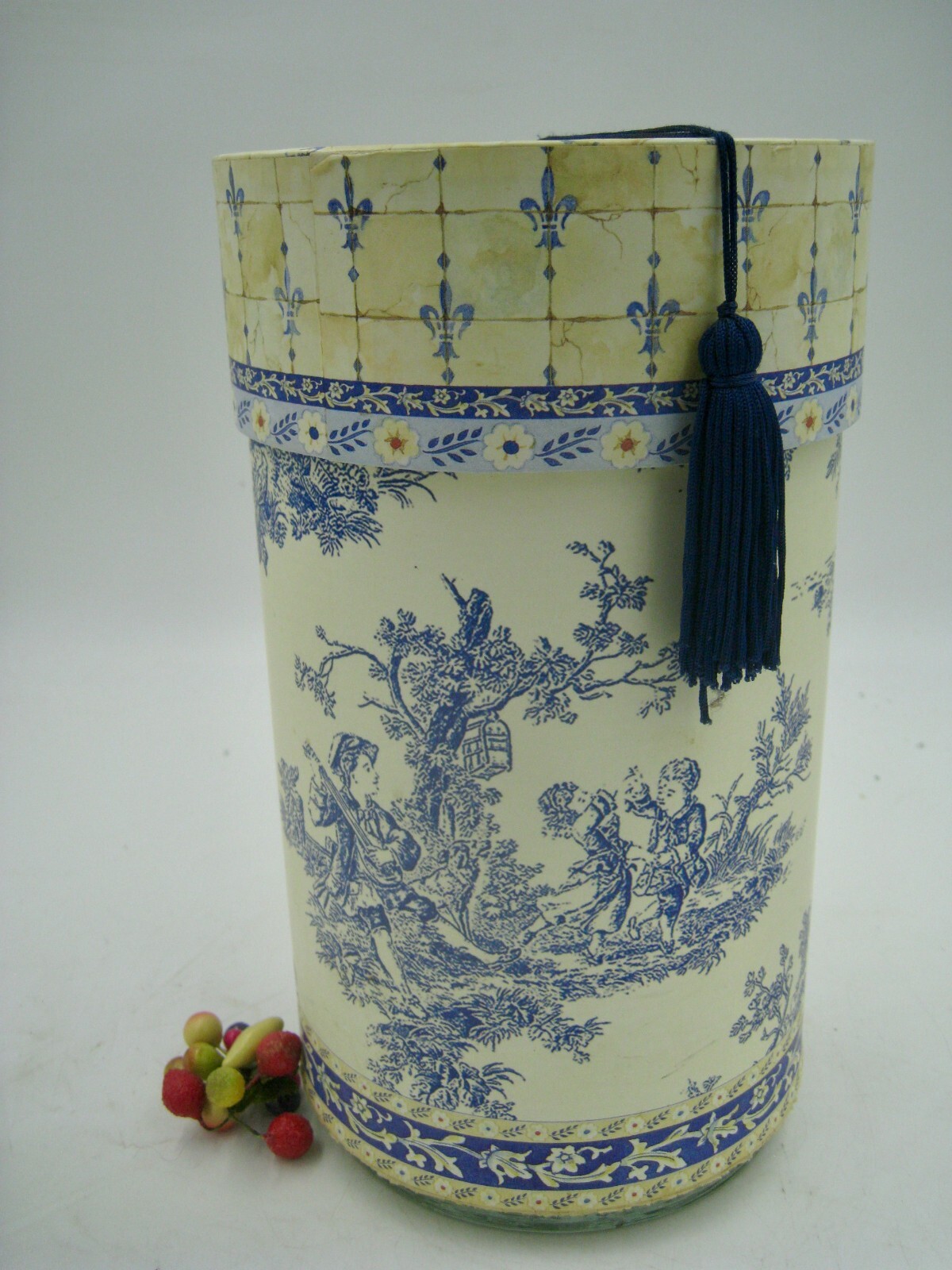 Punch Studio The Gited Line, Cylindrical Storage Box, very good condition gallery