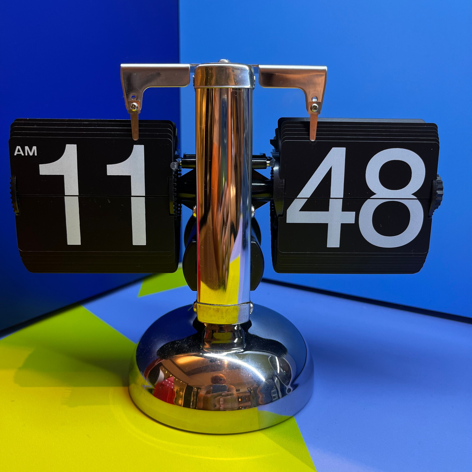 High-Quality Durable Retro Digital Scale Flip Desk Clock with Metal Stand gallery