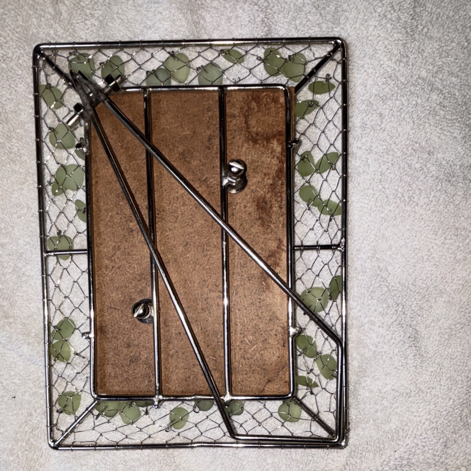 Metal Leaf Pattern Photo Frame, Freestanding Easel Back, Silver/Green, 1 Photo gallery