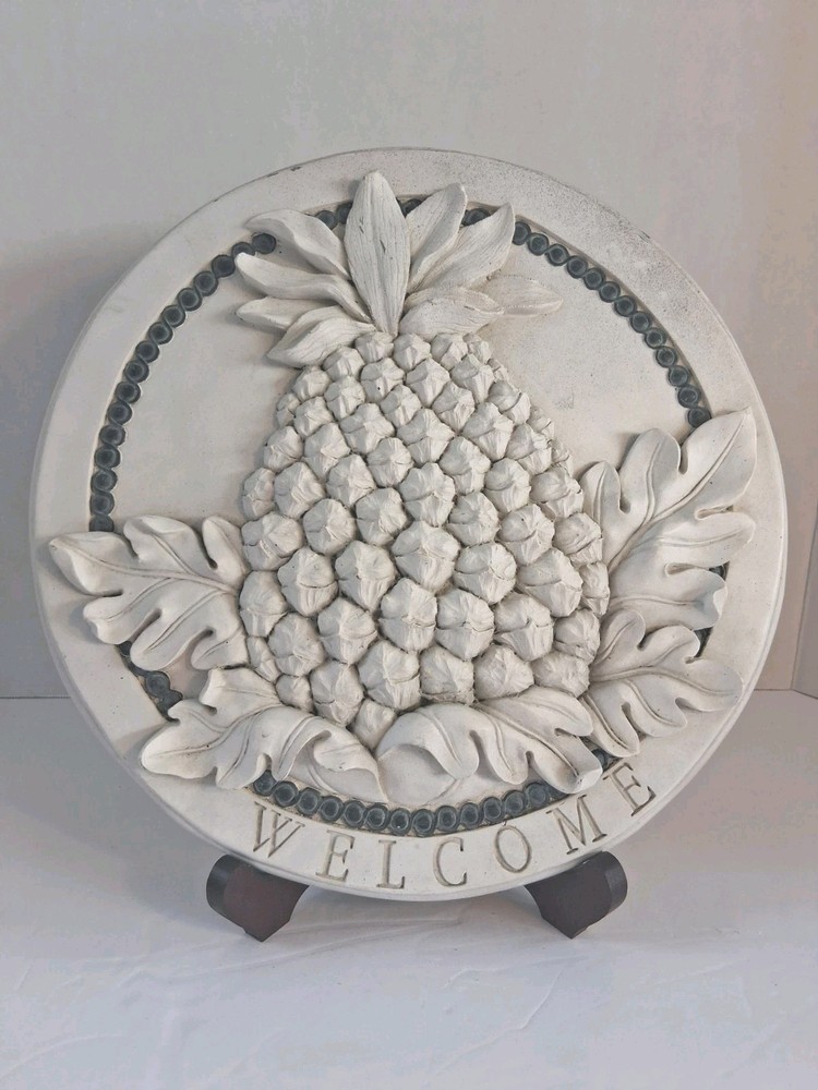 White Pineapple Wall Plaque/Garden Stone;3D Pineapple Relief;"Welcome" Phrasing