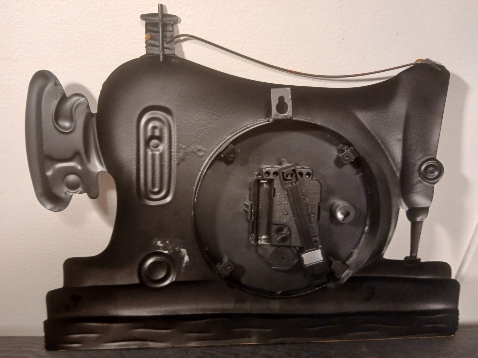 Missing Pendulum But Works* Wall Clock Retro Sewing Machine Vintage Analog gallery