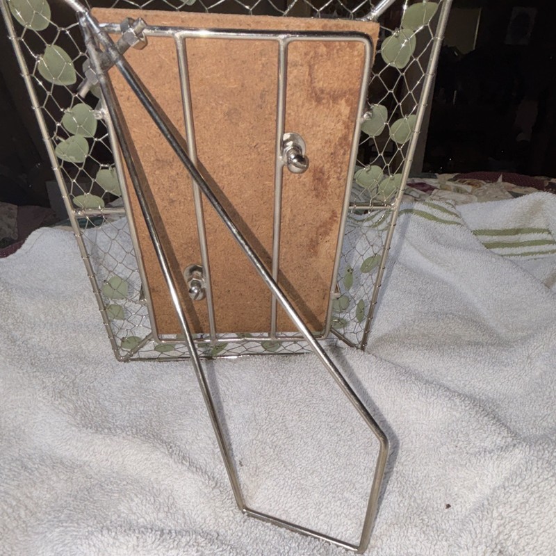 Metal Leaf Pattern Photo Frame, Freestanding Easel Back, Silver/Green, 1 Photo gallery