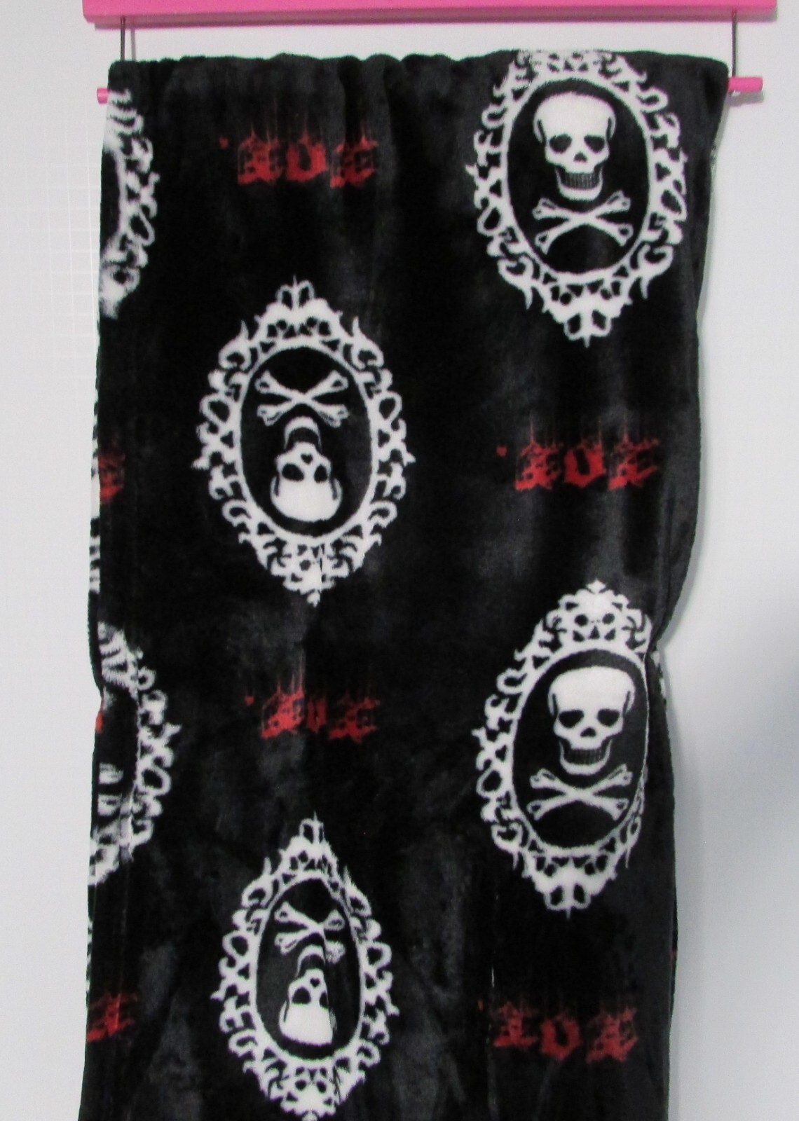 Betsey Johnson Skulls Plush Throw Blanket 50 x 60 Black Multi NWT gallery