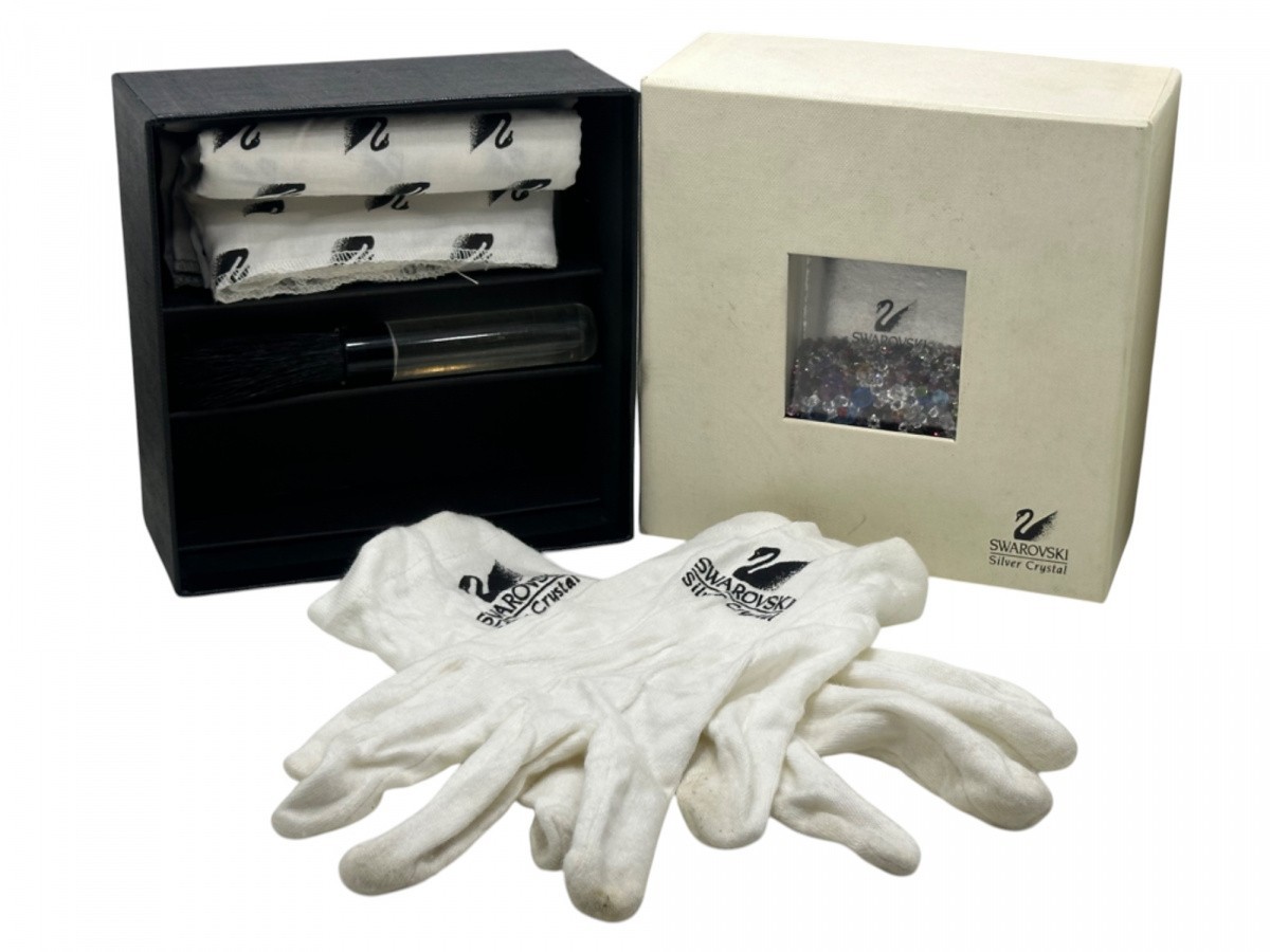 Swarovski cleaning set - Box Display Accessories. Condition as shown in photos gallery