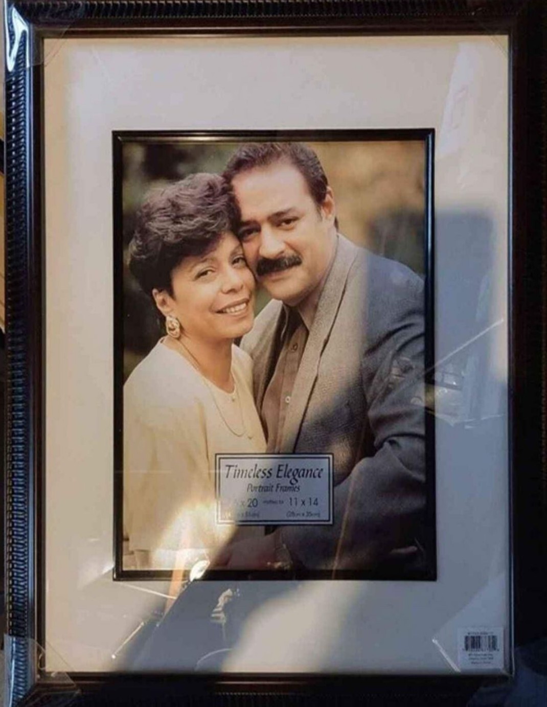 Frame - Timeless Elegance Portrait Frame 16x20 Unmatted 11x14 Matted gallery