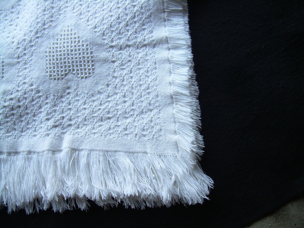 Vintage WAFFLE WEAVE THROW Heart Pattern White Cream 46 x 72