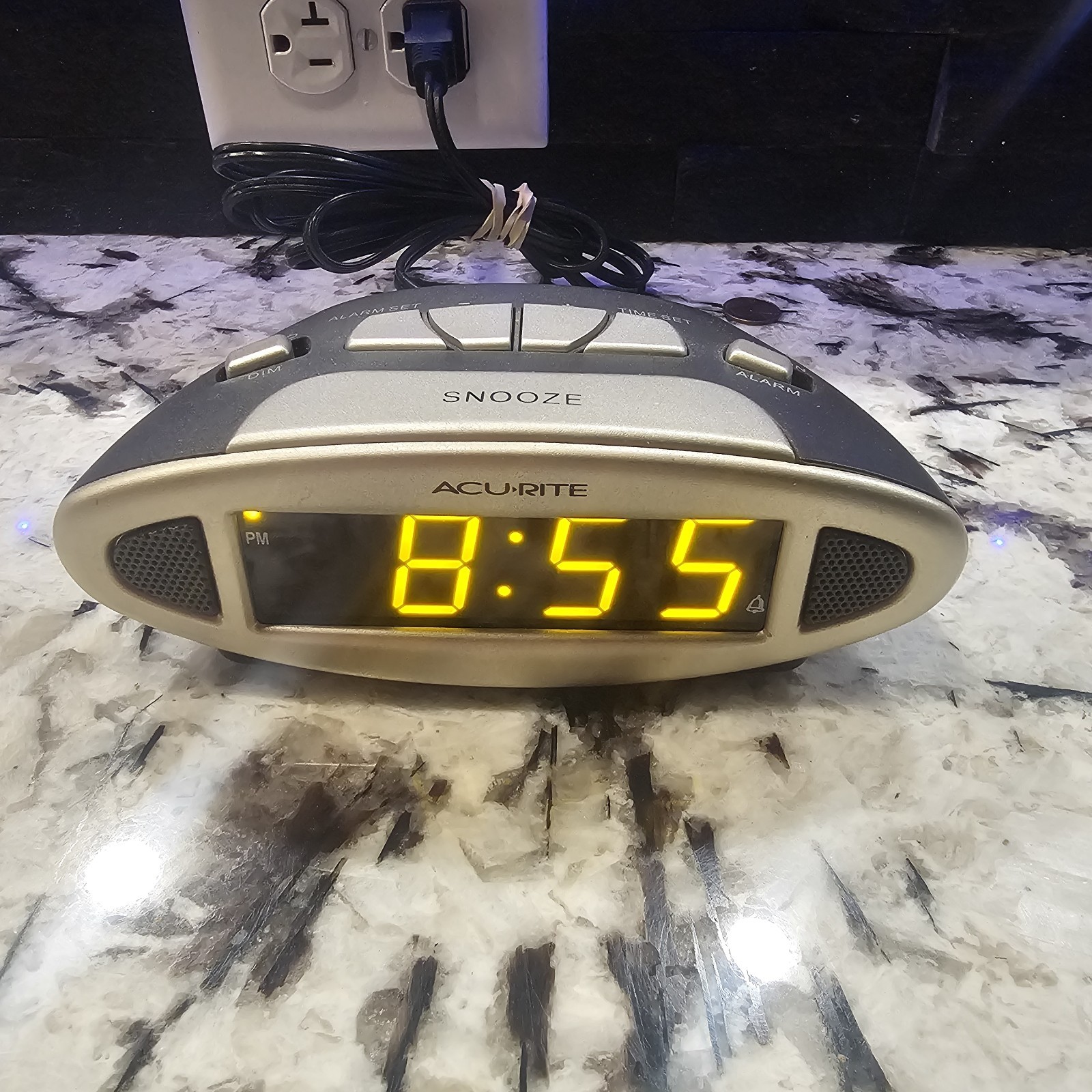 Chaney Instruments Acu-Rite 13027A1 Alarm Clock Electric and Battery Back Up gallery