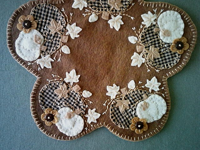 Primitive Candle Mat Checkered Black and Tan, and Cream Pumpkins, Gold Flowers gallery