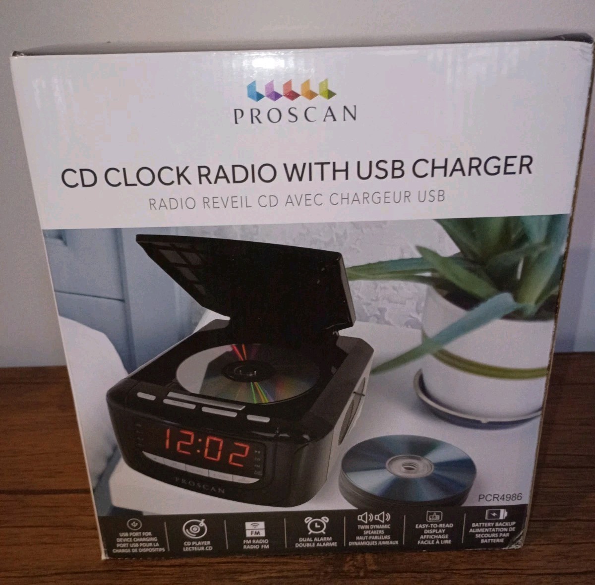 Proscan PCR4986 Easy Read Display CD Player Clock Radio With USB Charger/NIB gallery