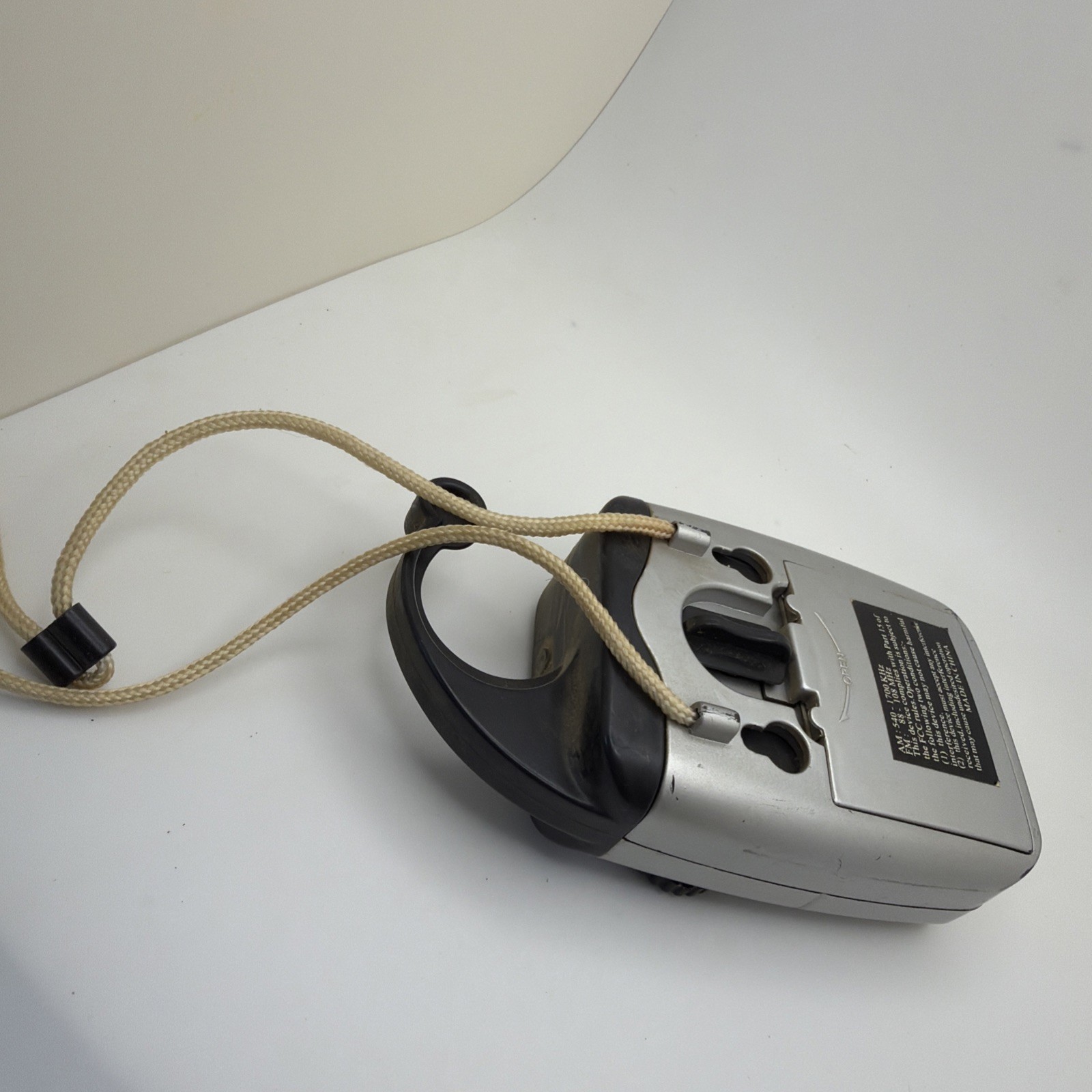 Vintage Waterproof AM/FM Shower Clock Radio with LCD Display gallery