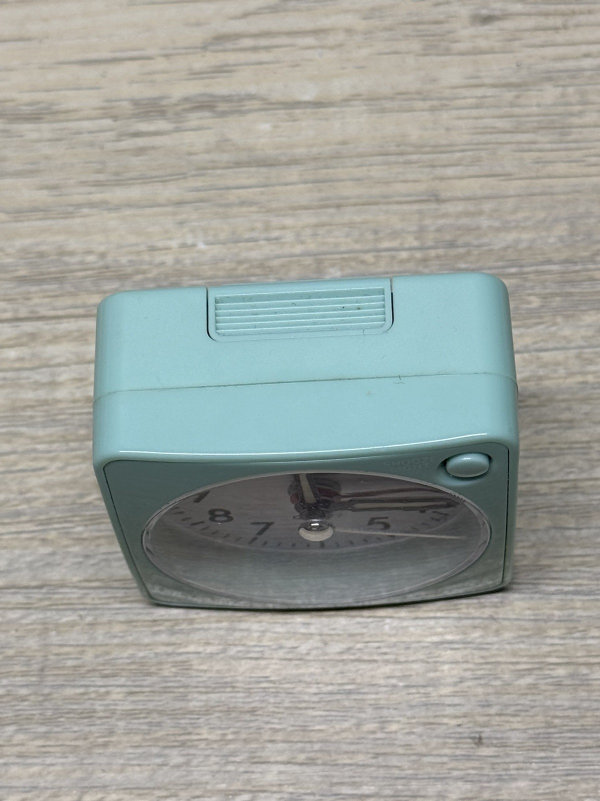 Small Battery Operated Peakeep Analog Travel Alarm Clock Silent/No Tick/Snooze gallery