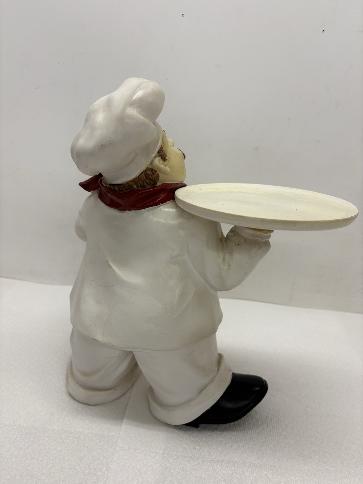 Decmode Polystone Kitchen Decorative Chef Sculpture White Uniform Red Scarf gallery